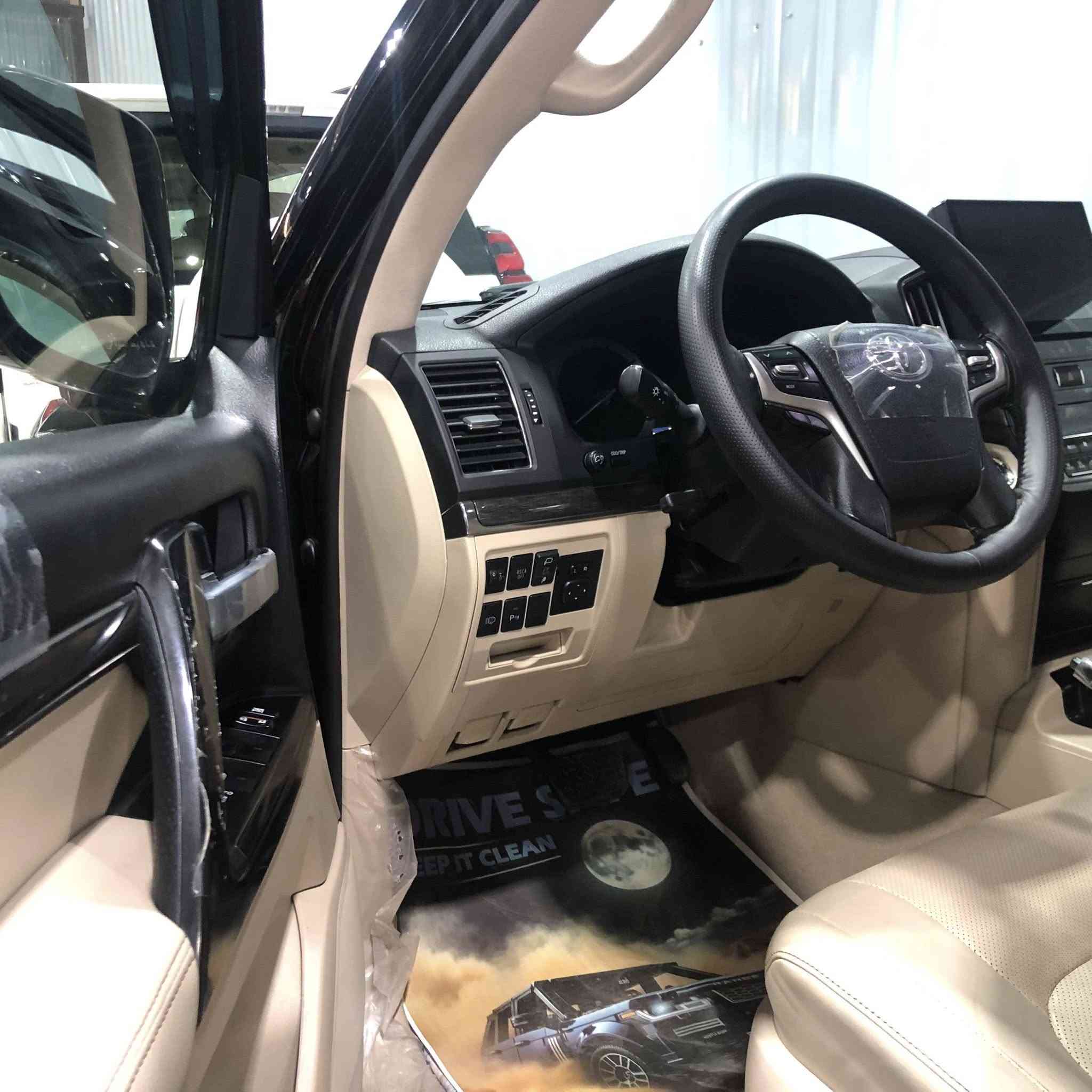 سلام عليكم احبتي لاندكروز ثمانيه سلندر 4600 ماشيه 58 الف جديده السياره بدون كلشي مكفوله كفاله عامه رقم سليمانيه وبسمنه مكان السياره بغداد الكريعات معرض محمد شهيد الاتصال *********** واني خادم موديل 2021
