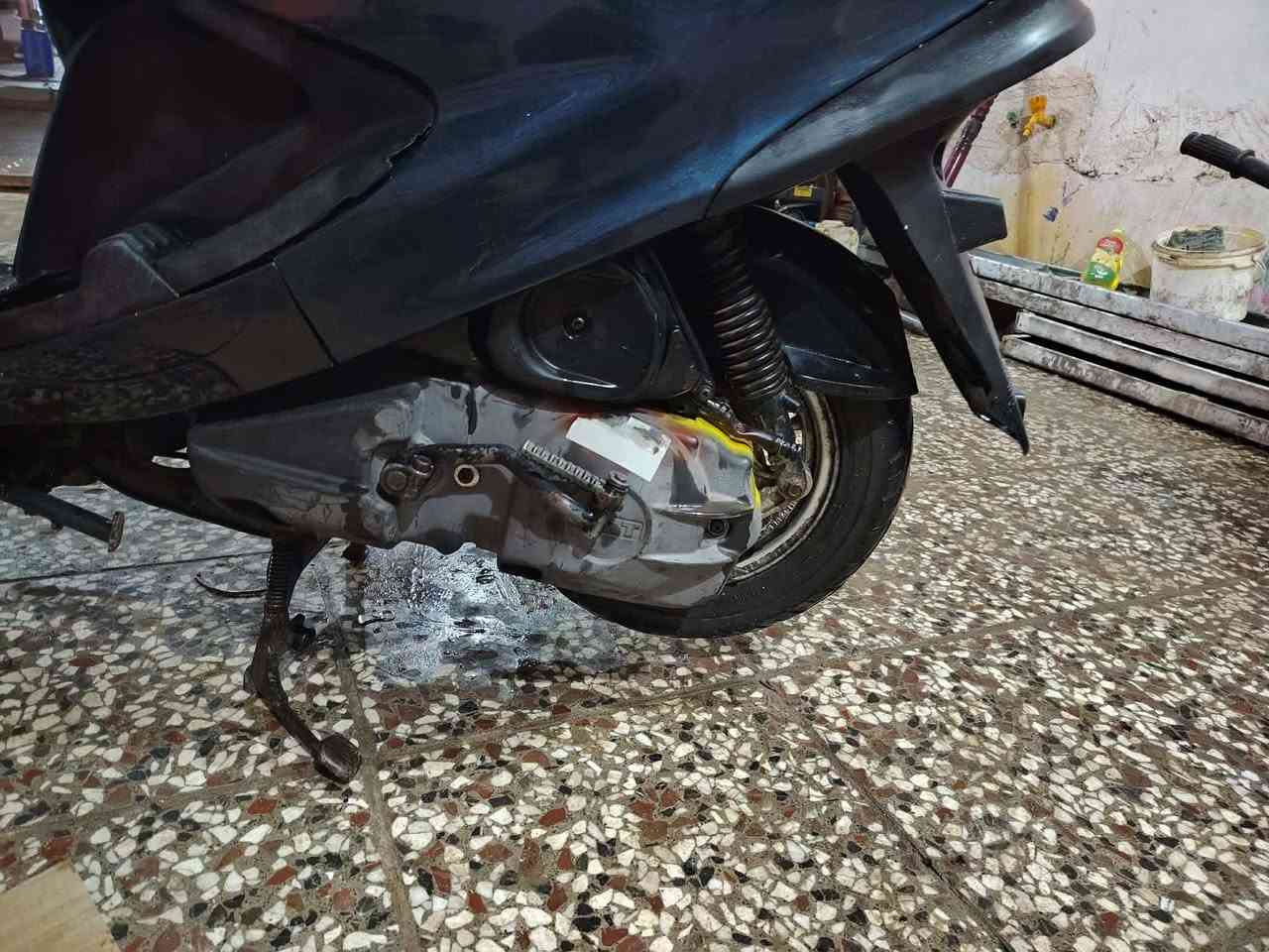 السلام عليكم دراجه دولفين للبيع اخت فراشه دراجه ماعيزه برغي مكينه حاويه على فحص جديده كهربائيات كامله سلف كلشي شغال بيه دبلات جدد وره والكدام سعرها ٤٥٠ بيه مجال قليل لشراي مكاني مشخاب قرب ناضم الجبير خاص متواجد. او الاتصال ***********
