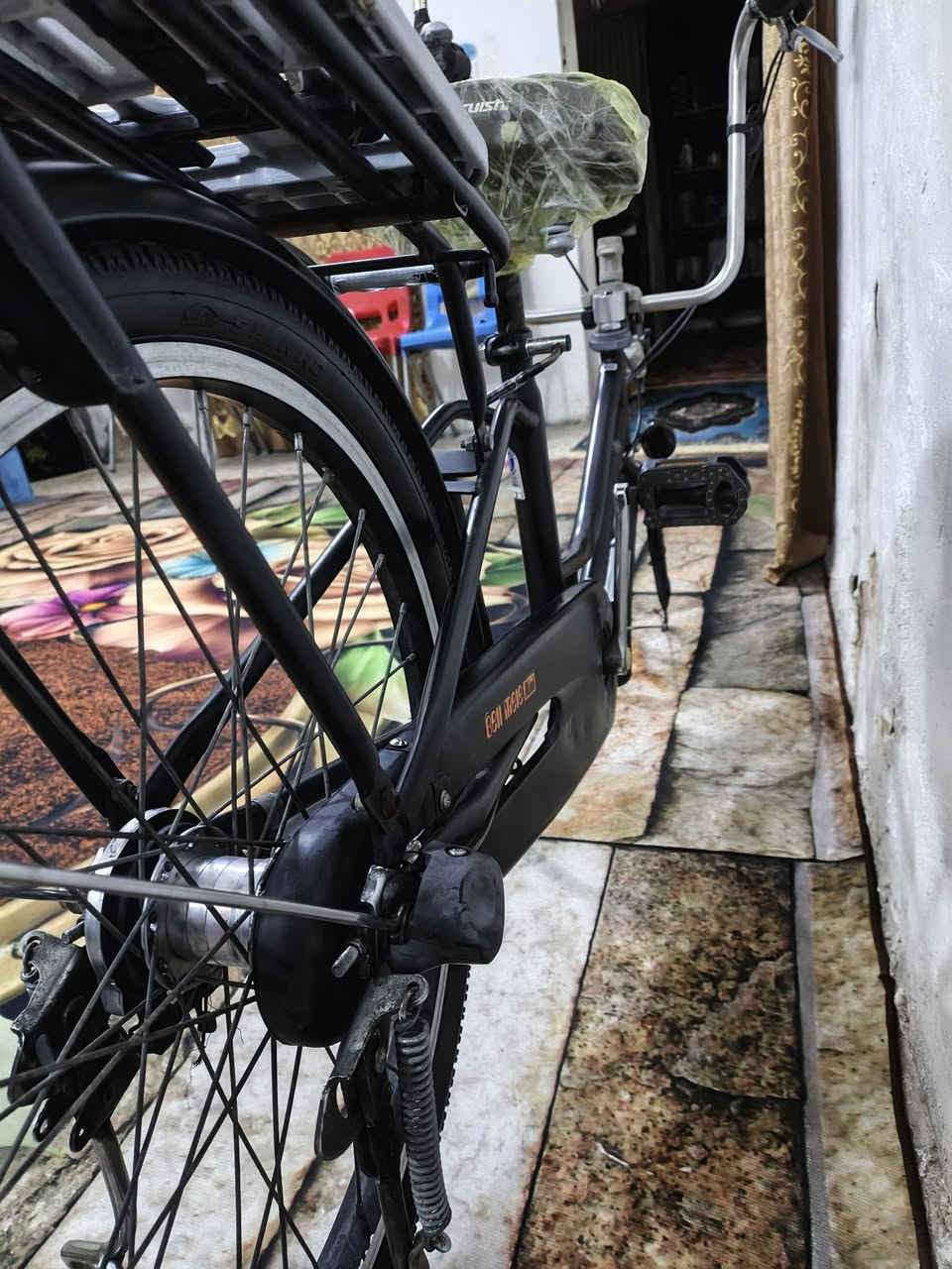 السلام عليكم عندي بايسكل برج ستون لشه طويله بايسكل نضيف جدآ وما متعوب ولا ملعوب بي جديد كير 3 نمر شغال حساس شغال زنون كامل مكمل من كل النواحي ربع دينار متصرف عليه ستيرن مربع حضانه تايرات بلاديات وجوابه هم بلاديات لون اسود طافي مكفول كفاله عامه بايدرات بلاديات ستاند برج ستون كشن برج ستون تاخذه ربع متصرف عليه بريكاته كامله قفل ستيرن ابيع بدون غراض اذه ويه غراضه سعره يختلف السعر 200 وبي مجال رقم الهاتف *********** المكان بغداد حي القاهره
