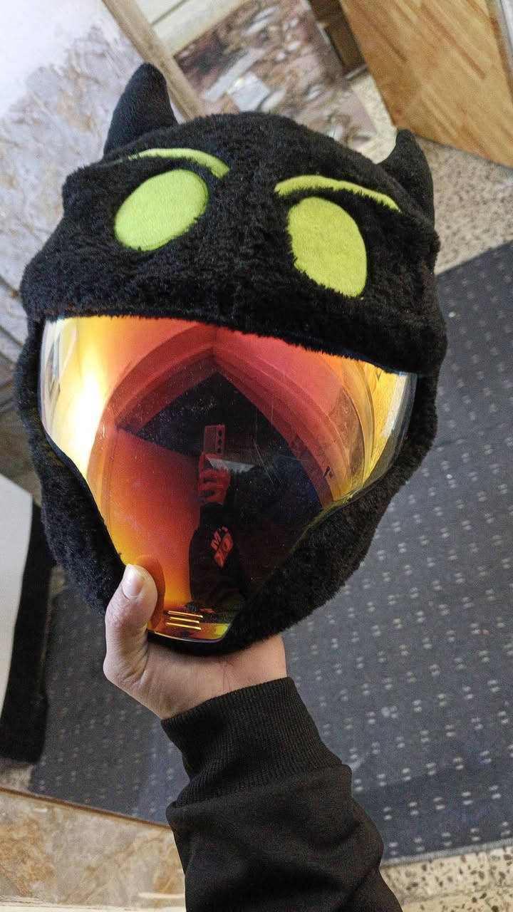 السلام عليكم خوذه سعرها ١٢٥ وبيها مجال قليل اصليه مال بطح ونضيفه حيل
مكان سيدية ***********
