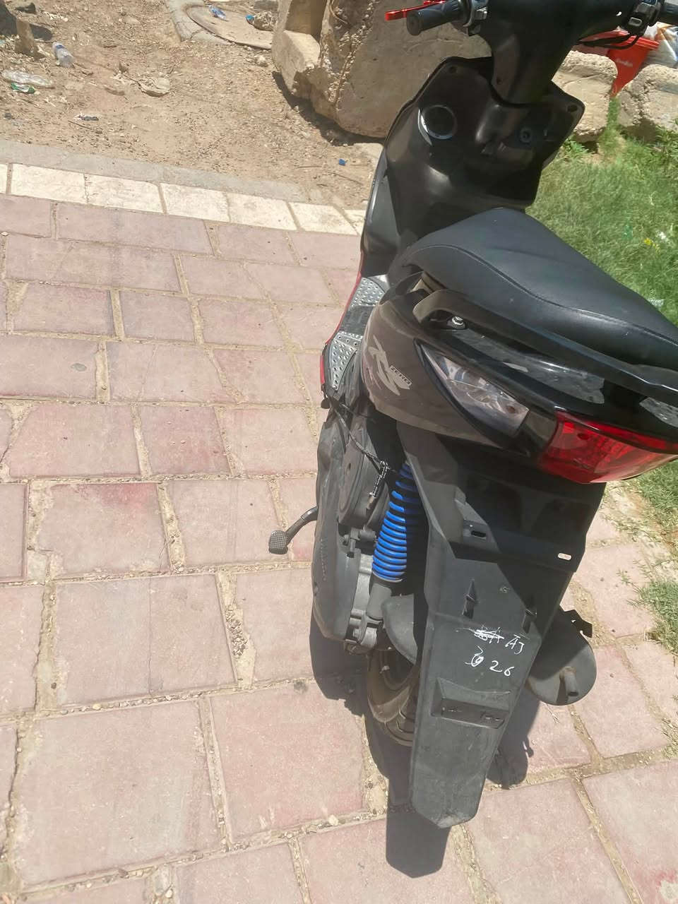 ماكس مضلع برغي ممفتوح بيها السعر ٦٠٠ومجال كلش كلش بسيط دراجه نضيفه بس الشراب يخابر عنوان مجمع الصالحيه
***********
