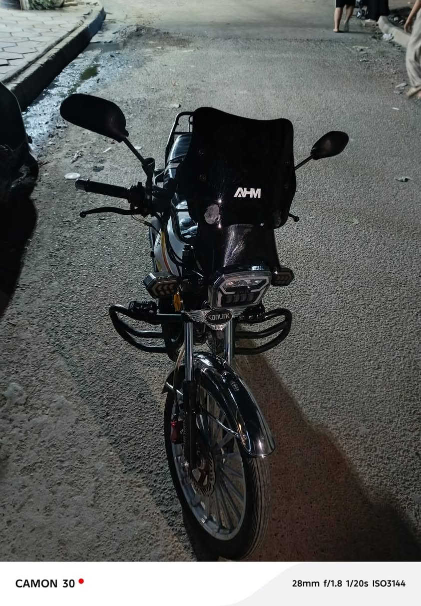 سلام عليكم دراجه سولنك موديل 25 دراجه كفاله عامه كلشي بيهه وضع البلاد مكينه ناعمه برغي ما مفتوح بيهه كلشي شغال بيهه ما مشتغله دلفري مبدل فقط اشاير خلفي سعرها 900 وبيهه مجال حك الجايه مكاني البياع مقابيل البيع المباشر  + اشاير الاصيله موجوده بس وحده واكفه والثانيه شغالة لتواصل واتساب ***********
