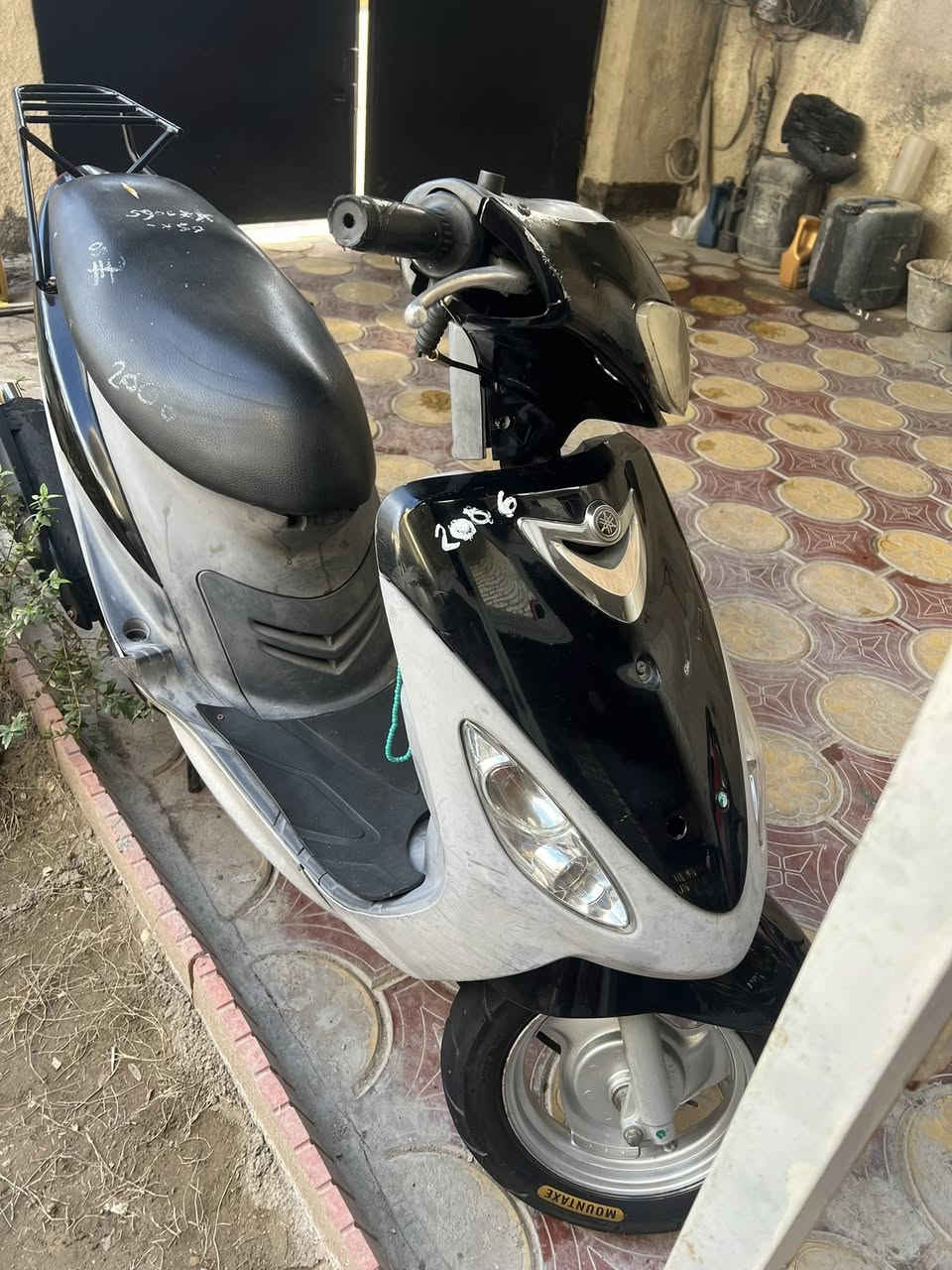 سلام عليكم 
ماكس منغولي دراجه بلاديه كامله مكمله 
كفرات اشاير دشبول بكلايت خلفي
كهربائيات شغاله ما عده لماصده لماميه بيها طبك وايرات وبريك امامي يرادله كمجي  . خلفي شغال .
دراجه مكينه مجفته عله ايدي غراض بلاديه بوشه بستم 
صالنصه اف ام رياضي دراجه غير لذكرته نقص برغي مابيها 
السعر 550
العنوان بغداد البياع رقم الهاتف ***********
