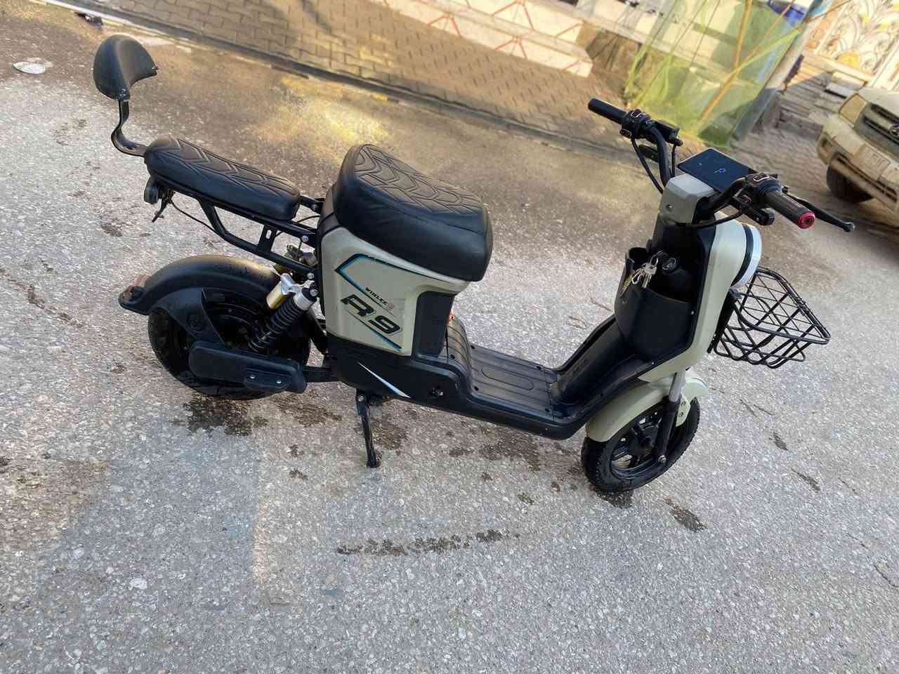 دراجه شحن ال بيع R9بيهه شخط خفيف لمرايات موجوده ول لبايدنات  موجود   دسك لوره يخفف لسعر 450وبيهه مجال لرقم ***********5 المكان نجف حي ميسان
