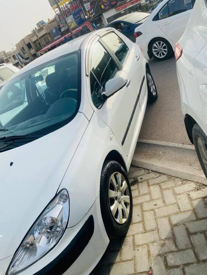 للبيع بيجو فرنسي 307 موديل 2005 سنويه 28 كير  ومحرك لووك حداديه امامي خلفي جديده تبريد ثلج صبغ حزام جماليه بدون قطره معجون بدون حادث  السياره كلهه بلاديه مملعوب بيهه كهربائيات بلاد مابيهه اي نقص مكاني بغداد الشعب سبع قصور
السعر  55وبيها مجال حك الجيه الرقم ***********
