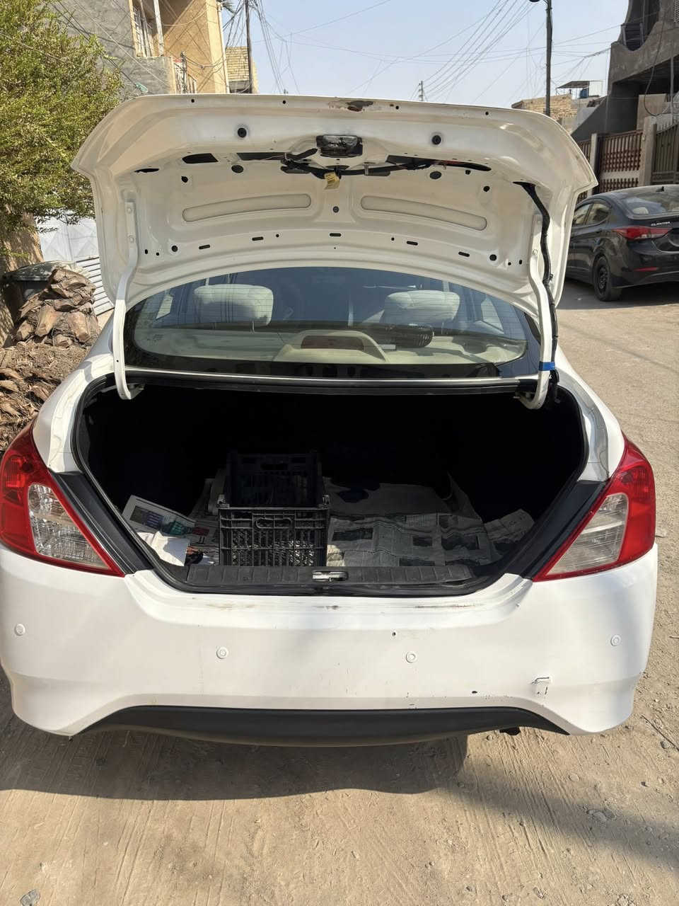 نيسان سني للبيع 
موديل ٢٤ فول مواصفات 
تحكمات ستيرن دبل 
٤ جام كهرباء 
قطعتين تبريد 
اشاير بالمري
شاشه كار بلي  
ماشيه 80,000  الف 
السياره بيها بارد قليل قبق الجنطه بسيط جداً  وثلاث أصابعج جاملغ ايسر ايضاً بارد 
مكفوله من الصبغ والتبديل 
رقم أربيل تحويل ثاني يوم 
 
السياره بعدها عله وضع الشركة وكلشي ممبدل بيها  

مكاني البياع الشرطة الخامسة 
رقمي *********** 
السعر 116$ وبيها مجال للشراي السياره نضيفه ومناقصها شي
