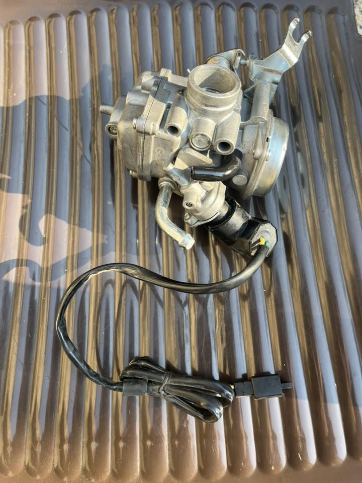 كابريتر ماكس مو بلادي جديد مستخدم شي قليل نضيف جداا مبين بالصوركابي اي نقص كل محتوياته ويا عليك بس تشد وتطلع سعر 20 الف توصيل ممتوفر مكاني بغداد العامريه او منطقه الصابيات متوفر بالاثنين *********** او علق واني ادخلك خاص
