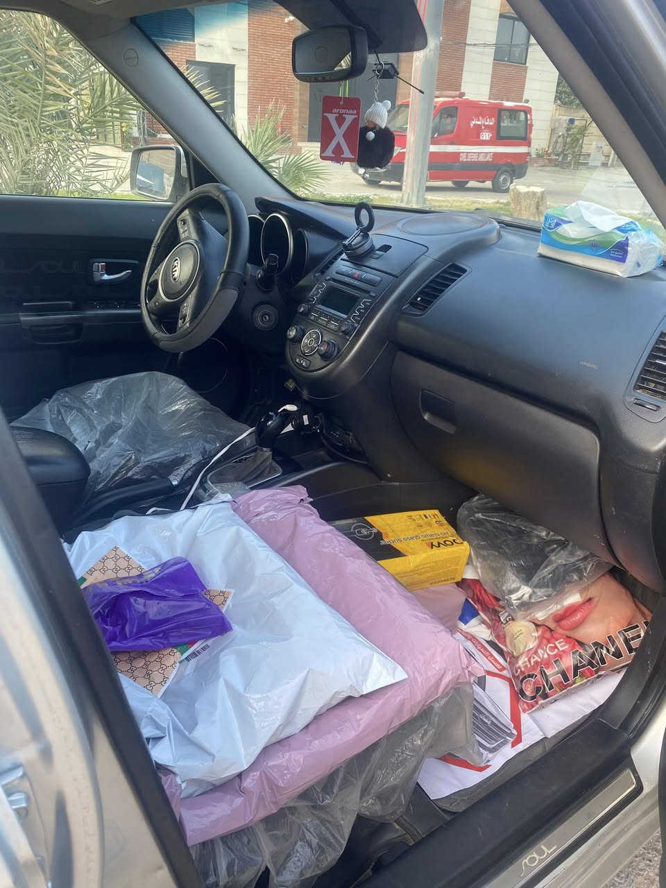 سلام عليكم سياره صول موديل 2013 
وارد امريكي كفاله السياره حدثه دعميه امامي
رقم انكليزي كربلاء 
الهزه مصاقطه 
مكينه 2000 دوش المرغوب 
كل نقص مابيه عل ايدي اليوم امسوي حداديه امام خلفي 
سياره بسمي مداور ثاني يوم 
سونار مرفوق بلمنشور 
والله العضيم السياره خير من الله وريد ابيع محتاج فلوس 
السعر المطلوب بيه 108 وبيه مجال قليل 
وتساب *********** 
تصال ***********
