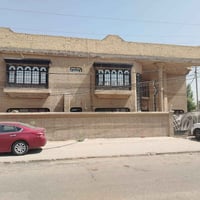 ا لسلام عليكم قطع من دار٥٠ متر واجهه ٥ متر ونزال ١٠ متر على شارع تجاري...