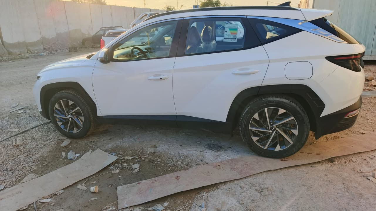 السلام عليكم
هونداي توسان 

موديل2023

وارد خليجي 

ماشية56 الف كيلو

رقم بغداد

مواصفات السيارة 

مقعدين كهرباء

شحن وايرليس

بردات خلفية 

هاندبريك دكمة

ويل كب 

بروجكتر

مرايا كهرباء

بيه تكحيل كارت بالجاملغ الخلفي اليسر على كد 4 اصابع

السعر 21 الف دولار قابل للتفاوض

عنوان السيارة 

بغداد بلديات 

للتواصل***********
