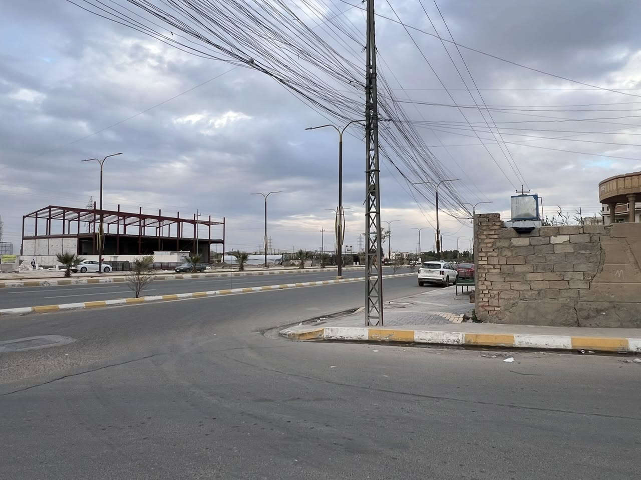 بسم الله الرحمن الرحيم 
🔴عقار للبيع عل شارع الثرثار الحولي
🔴قرب جسر الجغيفي  
🔴ركن عل حديقه  شارع 20 
🔴مساحه 200 متر  في السند واقع حال 300 متر
🔴الواجهة 10/20
🔴 السعر 400 مليون وبي مجال
🔴للاستفسار مكتب فلاح الزوبعي ***********
🔴خميس الحلبوسي ‭0790 175 6332‬
📍الفلوجه مقابل مجمع الشفاء
