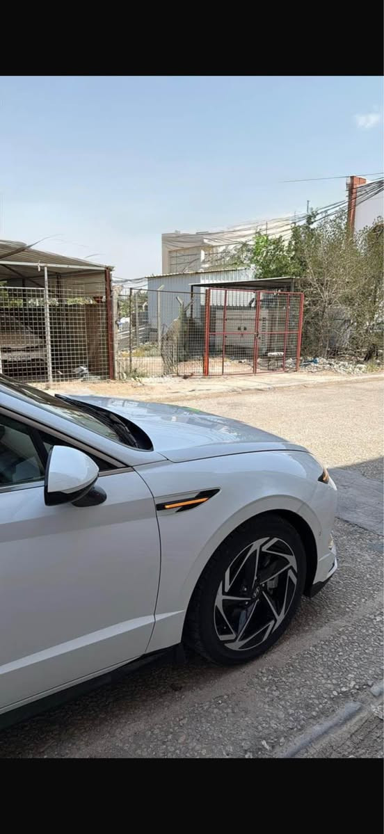 سوناتا فول 1/1 مديل 2024
ماشيه 54 الف 
بنرامه 
سياره صار بيها دحجه بدلة الباب الخلفي وشويه صبغ بل جاملغ الخلفي 
سعر 208 وبيها مجال *********** النجف, العراق
