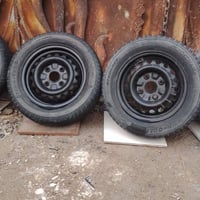 تايرات مال سايبا هنا ويالتهن كل شي مابيها بس وحد مشكوك نضيفات سعرهن ٧٥...