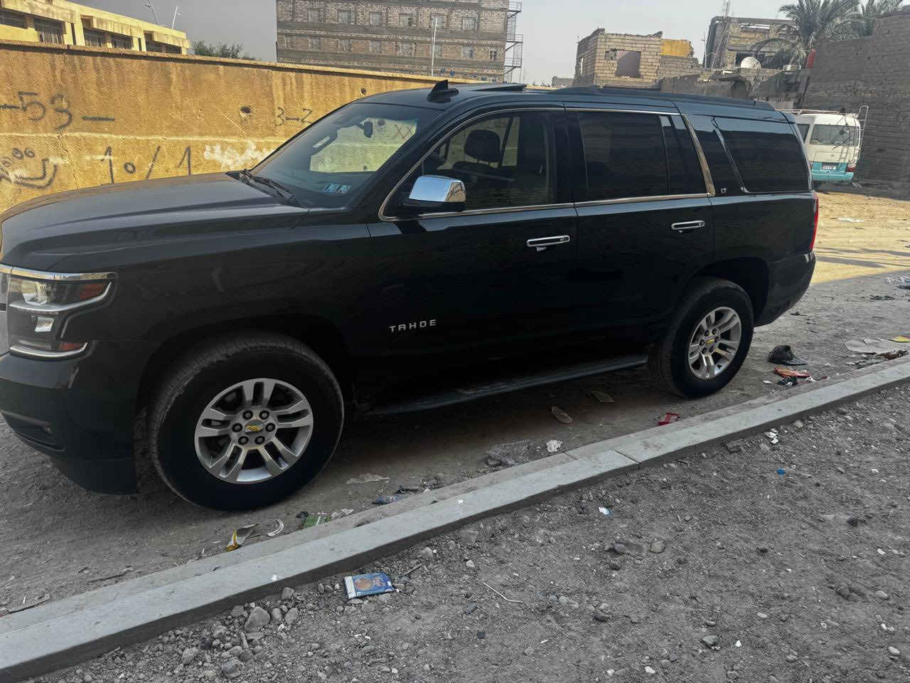 السلام عليكم
تاهو 2016  ملكي رقم بغداد مواصفات : LT1
مقاعد جلد 
كراسي كهرباء  
قاصه 
فرس وسطي  
تبريد مركزي 
شاشه كبيره 
كامره دواره 
تحكمات تبريد خلفيه 
تنبيه 
نضام السير ع الخط 
حساسات 
مري كهرباء 
كروس سرعه وتحكمات 
مانع تزحلق
ليد امامي خلفي 
لايت عدسة زنون متحركه 
كشاف زنون 
سبعه راكب 
السياره مكفوله 
ماشيه 160الف km جديده بمعنى الكلمه 
رقم سليمانيه الجديد سنويه وهزه والفحص كلها جديد سياره جاهزه 
دينار مابي مصرف 
السعر 355 وبي مجال 
العنوان البصره
***********
