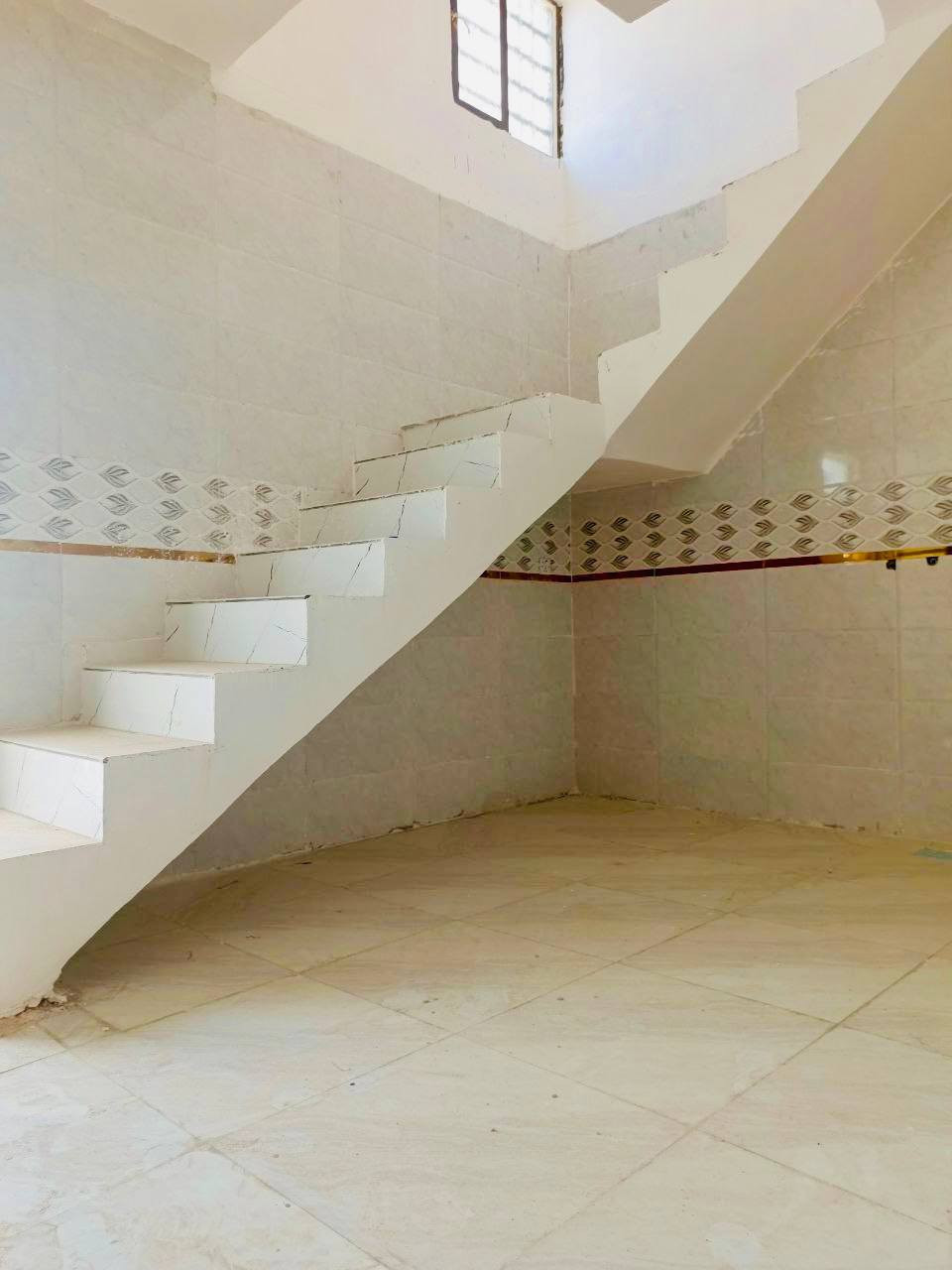 السلام عليكم
دار 100متر للبيع 
الاساس صب بناء طابوك جمهوري سقف صب 
يحتوي على غرفه وصاله ومطبخ واستقبال وحمام داخلي وحمام خارجي
العنوان النجف الاشرف -شارع المعمل -الفرع المقابل اسواق حسين الرماحي 
السعر (38)مليون وبي مجال
للاستفسار ***********
***********
