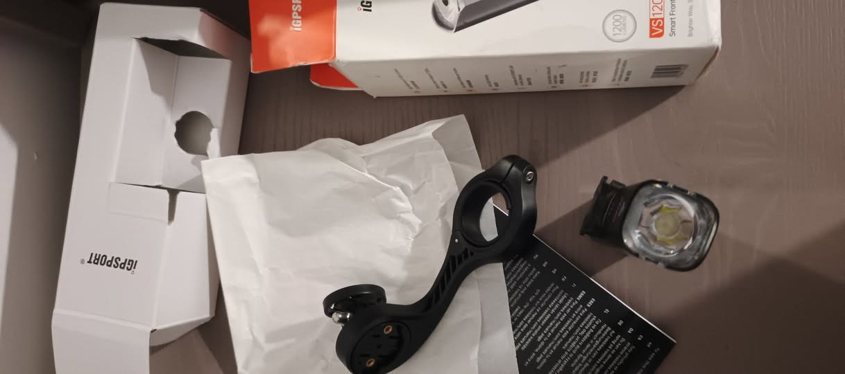 لايت igsport قطعه من النوادر 1200 لومن حقيقي تحكم من خلال التطبيق لايت جدا قوي وساعات تشغيل طويله ٥٠ الف نهايته مكاني بغداد ***********
