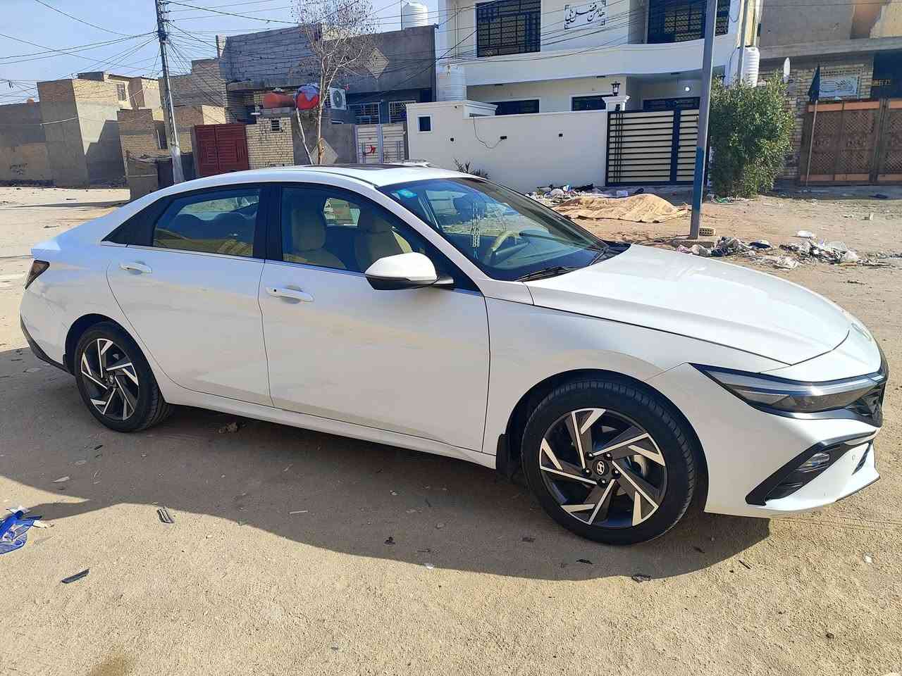 النترا خليجي موديل 2025 محرك 2000دوش السيارة كورية مو تجميع صيني
كفالة عامة ماشية 23الف
المواصفات
مري شفط 
فتحة سقف
ثلاث انضمة قيادة وي كل نضام تتغير العدادات 
العدادات شاشة ديجيتال
كشنات مخمل اوف وايت
شحن واير ليس
تشغيل عن بعد 
وباقي المواصفات معروفة
السيارة بعدها بإحالة الشركة قبل 3اشهر نازلة للشارع
السعر 200
مكان السيارة كربلاء
***********
***********
