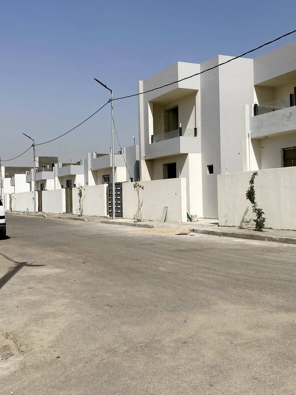 #إعلان رقم (212)

 // دار للبيع مجمع درة المثنى //

 #التفاصيل

دار للبيع مجمع درة المثنى في قلب مدينة  السماوة قرب مصرف الزراعي و دائرة الرعاية الاجتماعية  المجمع متكامل من كل الخدمات تبليط وأرصفة وإنارة وماء وكهرباء يقع بالقرب من حديقة المجمع بجانب الركن 

يحتوي الدور الأرضي_ غرفتين + صالة 
+ استقبال + مطبخ + صحيات داخلية وخارجية

الدور الاول يحتوي على _ 3 غرف نوم +صالة + مجموعة صحية 

المساحة_ 200 _ م 

الدار مطلوب مصرف العقاري 
المبلغ المقترض من المصرف 

 _ 115,000,000 _ مليون

 التسديد الشهري  
 _ 660 _ الف دينار

ملاحضة بناء الدار بإشراف صاحب الدار كل التشطيب ,مواصفات عالية من ارضية و سراميك بالإضافة إلى ديكورات جبسن بورد و نضام التبريد دكت 

#الاستفسار اكثر مراجعة مكتبنا او مراسلة الصفحة او الاتصال على الرقم ادناه 

#العراق _ السماوة _حي العسكري _ قرب جامع الامام علي (ع)

رقم المكتب _ *********** _ابو حسين
              

                                                  
 
              #الخارطة للاستثمار العقاري #
                         _خدمات عقارية_
