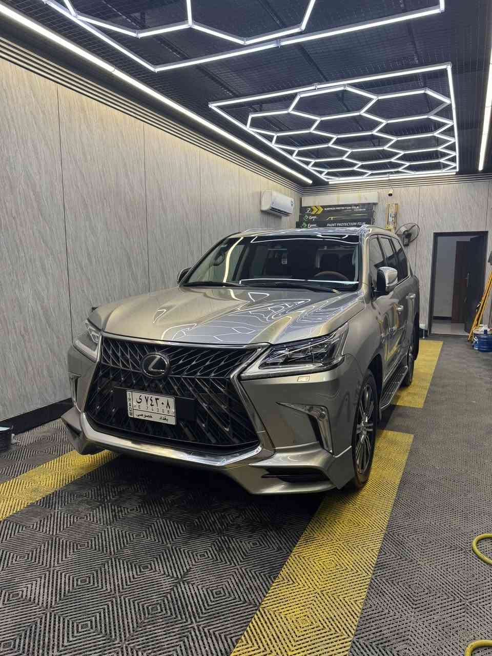 السلام عليكم
للبيع لگزس 2019 
لون مميز بريم اصل داخل مشمشي
كفالة عامة 
ماشيه94 الف قابل للزياده
دواخل جديده استخدام شخصي 
السعر 74 الف دولار و بيها مجال 
للاستفسار***********📞☎️
