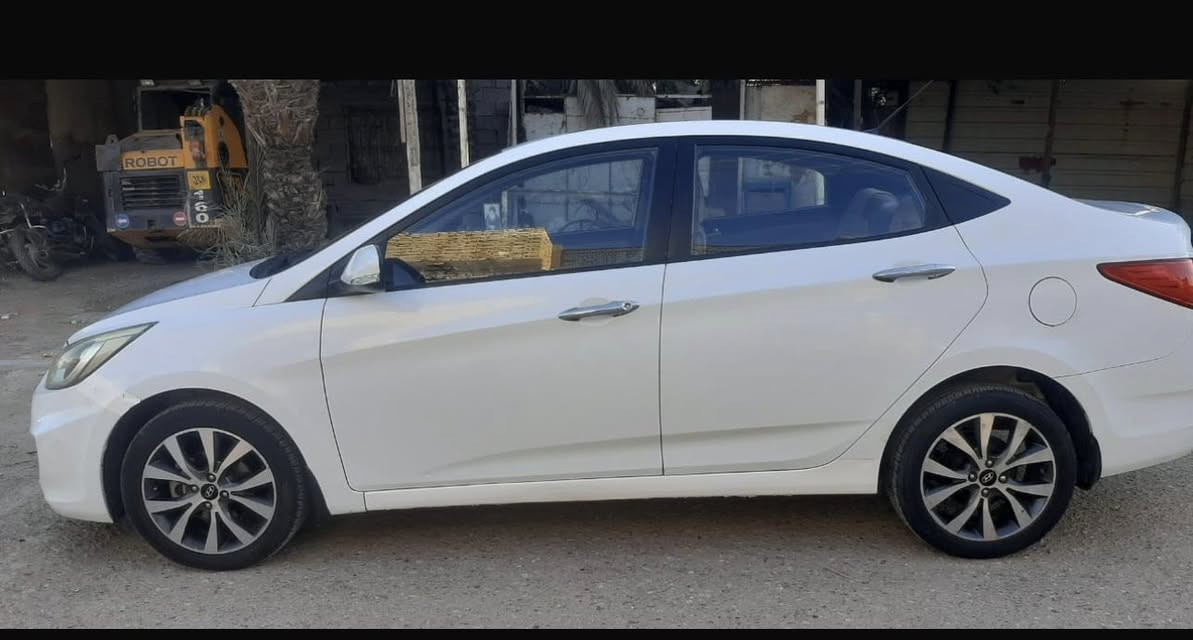 السلام عليكم اكسنت موديل ٢٠١٦ ماشيه١٠٠ صبغ الجاملغ الامامي الايمن الهلال فقط فول مواصفات تحويل ثاني يوم باسمي السعر ١٢٥ بيها مجال محرك كير مكفول مكينه ١٦٠٠تخم تاير السياره جاهزه اتصل ***********
