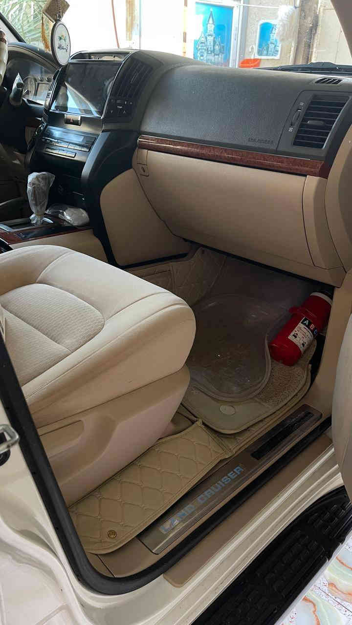 لاندكروز جكسارة 2015
بريم اصل معروفة مواصفاتة
ستة سلندر مكفولة عدا بارد قليل والدعامية الامامية مبدلة
طخم تاير دلوب جديد

السعر415ورقة 

رقمها بصرة السيارة جديدة مال جناي على ايدي مرتبهة السيارة باسمي شرط المداورة 

رقم الهاتف ***********
