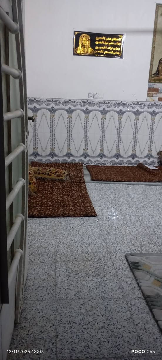 بيت بالهاشميه. البو سعبر 
مساحه 230 طابو زراعي بالسند باسمي 2غرف 5*4 نوم مطبخ5*4. صاله 7*4  استقبال خارجي 9*4 حديقه كبيره 10*10 وصحيات خارجيه مي كهرباء تبليط بالباب مولد ذهبي جيران ذهب منطقه هدوء البيت ركن مدارس قريبه متوسطه ابتدائيه اعداديه وخطوط مدارس للباب.........
 السعر 55 وبيه مجال للشراي
***********
