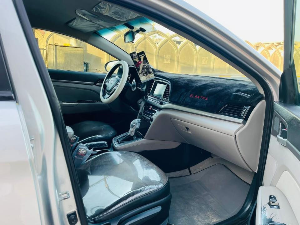 سلام عليكم البيع هونداي إلنترا موديل 2017 وارد امريكي دخول كلين بيها بل عراق صبغ جاملغ ونص من الباب بدون تبديل وبدون دواخل وباقي مكفولات كفاله عامه اليبل وآحد سيارة فول مواصفات شاشه كأمره دواره بصمات رادار تحكم ستيرن مثبت سرعه تبريد بل كشنات كشنات جلد سيارة جديدة وجاهزة من كلشي تبريد ثلج حدادية تخم تاير كير ومكينة 2000 دوش مكفولات سنوية الغاية 2029 سياره احله من صور 
السعر 80 
مستعجل ع البيع والسعر مناسب لان رئس سنه
 اخوكم علي الشريفي  
لاستفسار علا رقم 

‭0771 065 8774‬
