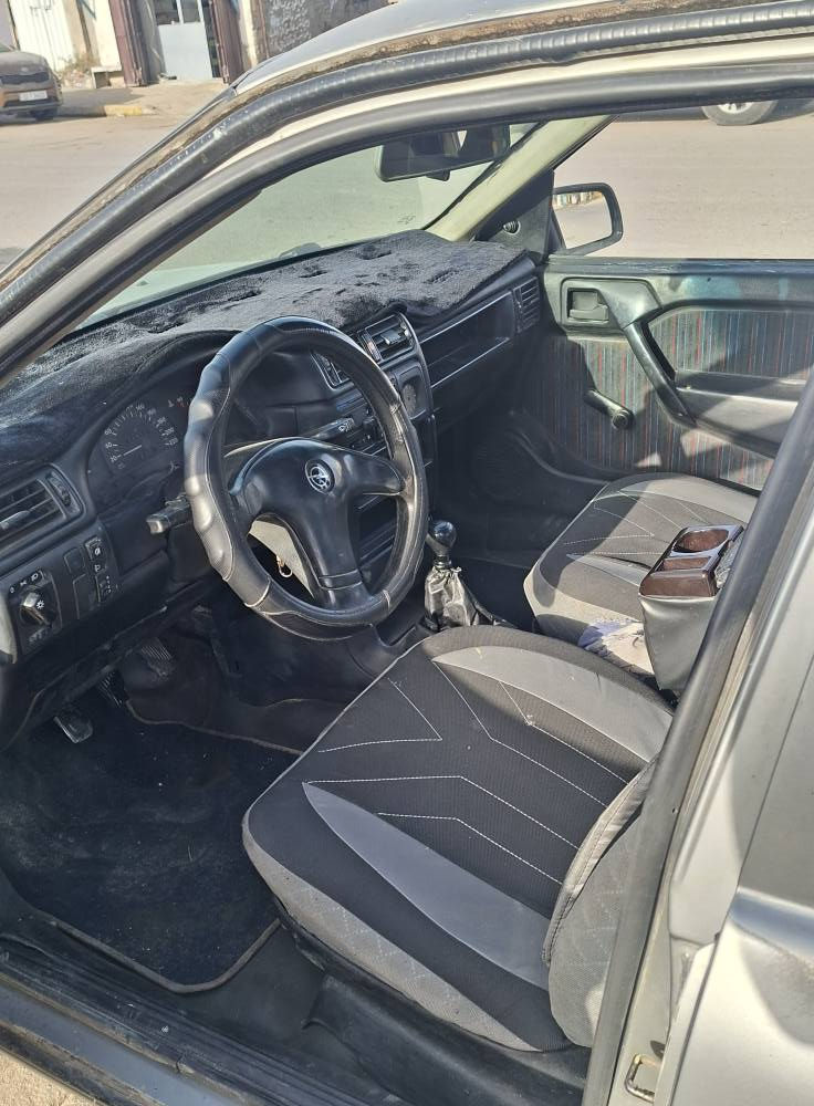 سلام عليكم اوبل فتكرا موديل ٩٣ بغداد هزه ورقم جدد مكينه ١٦٠٠ وكير عادي جدد صدر تخم تاير جديد كهربائيات كلها شغاله داخل نضيف سياره بلادي لاضربه ولاصبغ الاتصال *********** مكاني بغداد اليوسفيه السعر ٣٥ بغداد, العراق
