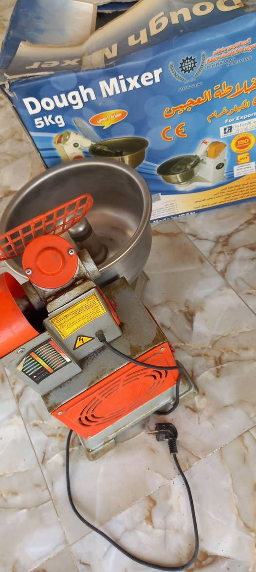 #خلاطه العجين  ' استخدام قليل  نظيفه كلش  
***********
