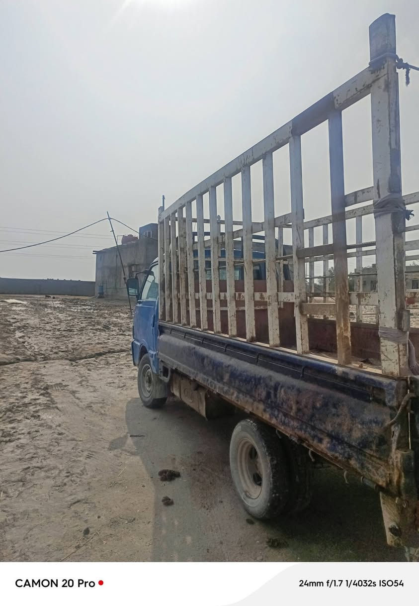 سلام عليكم سياره للبيع كيا بنگو موديل 1992 رقم ذي قار توه مجفته ما صار الها شهر  العنوان ـ البصرة ـ الدير 
الاستفسار على هذا الرقم متوفر خط وواتساب ***********
