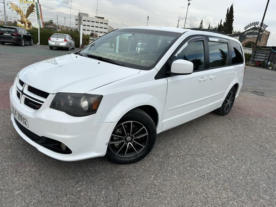 دوج
دوج كرفان2017
فول فول مواصفات واحد علا واحد
سياره جديد جديد فحس هزه سنويه كل جديد
كير محرك كل مكفول 
سياره بدون صبوخ بدون حالوب بدون شخت
سياره مال بيت سعر(178) بي مجال  
مكان اربيل ***********
