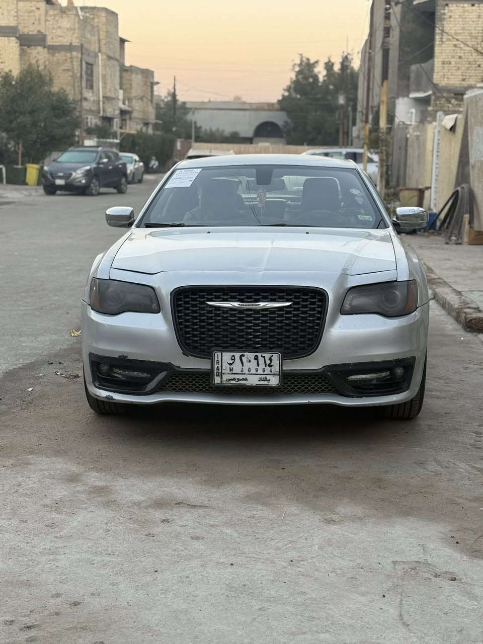 سلام عليكم كرايزر 2012 بسمي بدون حادث اهناء صار بيه جاملغ الخلفي بس الهلال يعني  مواصفات شاشه جبيره كير موس وبعد معروفه داخل صاج تخم تاير حداديه جديده ما عده الدبل المامي بغداد طالبيه ***********السعر ١٦٥ وبيه مجال قليل
