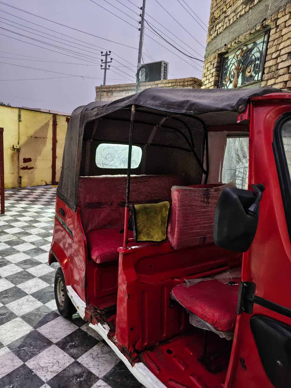 تكتك   tvsمديل (19) رقم وسنويه مكاني. ذي قار الفهود 
سعرها (4ونص)وبيه مجال حك الجيه 
***********
