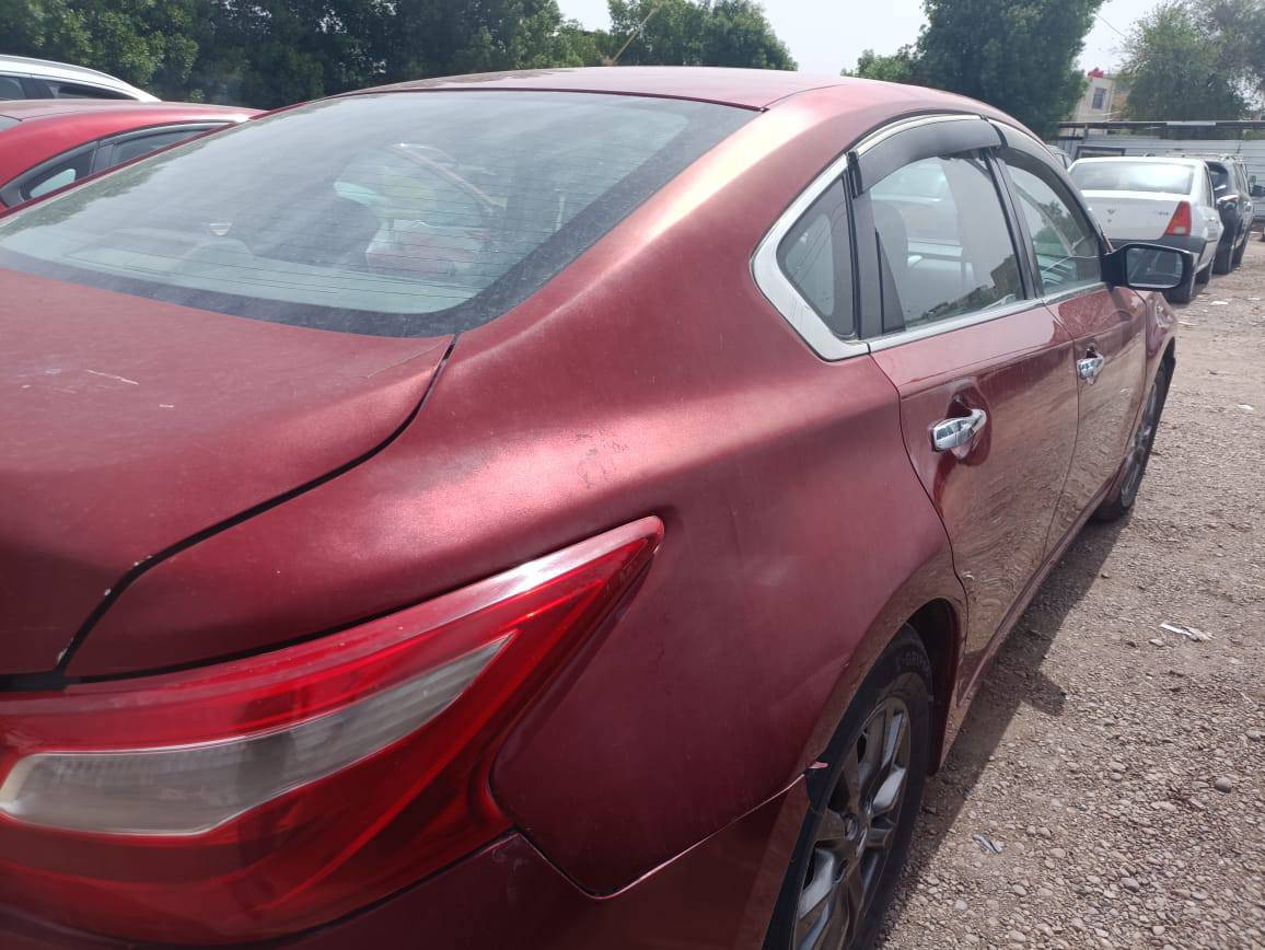 السلام عليكم
نيسان التيما ٢٠١٨ محرك ٢٥٠٠ 

بيع او مراوس ب ٧ راكب
المكان الغزالية ، حي الجامعة

مواصفات s

بصمة، مانع اصطدام، حساس امامي، كامرة خلفية

حادثها صندوك وجاملغ خلفي

بدون اي ايرباك كلة سليم

ماشية ١٥٠ الف كيلو متر قابل للزيادة

محرك وكير مكفولات وناعمة حيل بالمشي

تبديل دهن محرك فالفولاين امريكي اصلي كل ٣ الاف كيلو

تبديل دهن كير بالاتحاد اصلي كل ٤٥ الف كيلو

براد كير الهندسية

النقوصات:

-يحتاج سمكرة وشغل للصندوك والجاملغ الخلفي لان مصلح بالاردن تصليح سريع بس حتى تدخل العراق

-التبريد بي ضعف بالوقوف وبالمشي بارد ما اعرف شنو يحتاج بالضبط ما مفحوص

السعر ١٢٨ ورقة

***********
