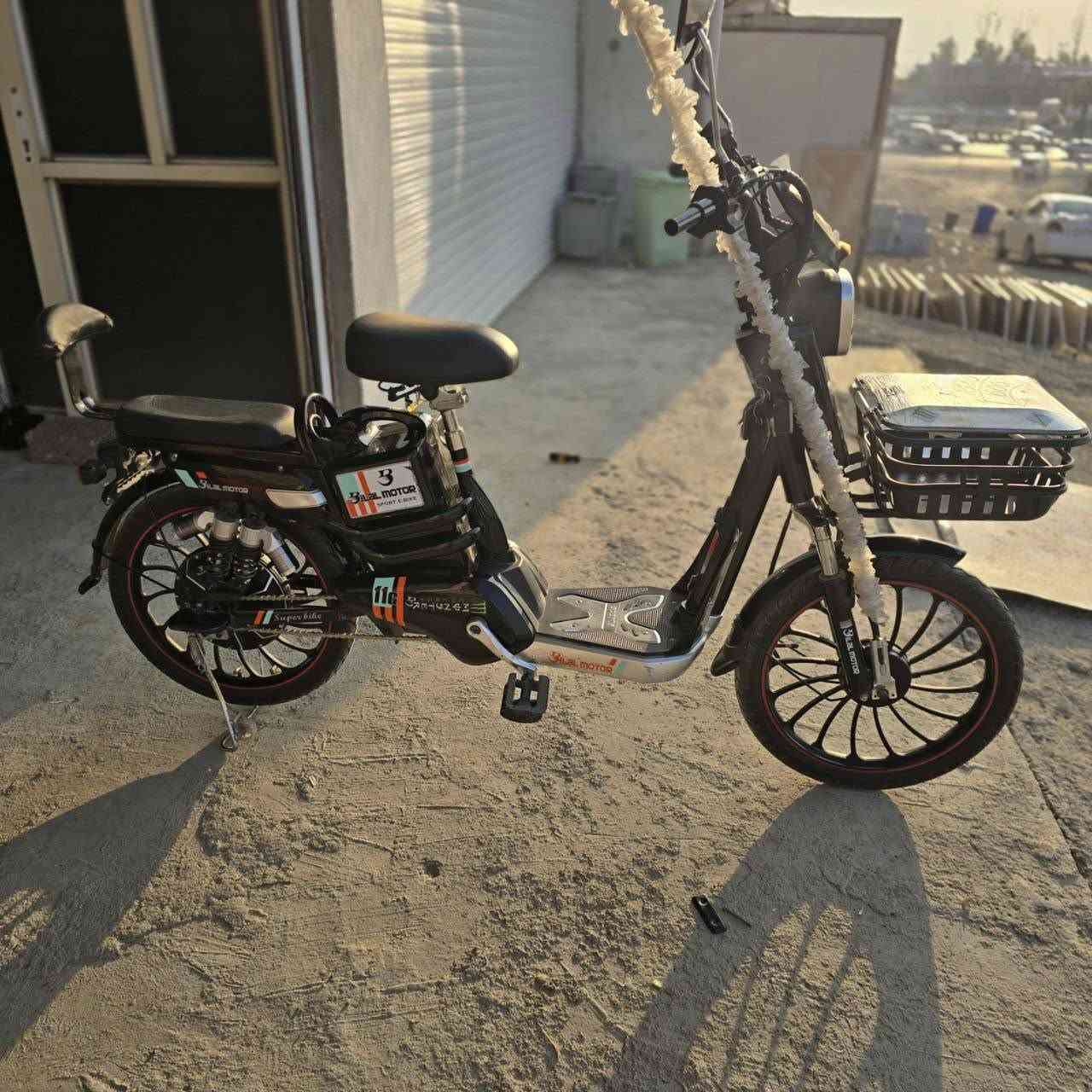 پاسکیلی شەحن بۆ فرۆشتن ماشاءالله ی لێبیت زۆر پاک و خاوێنە 80 حەقیقی ئەڕوا 4 پاتریە  نرخی ٢٥٠ هەزار 
***********
