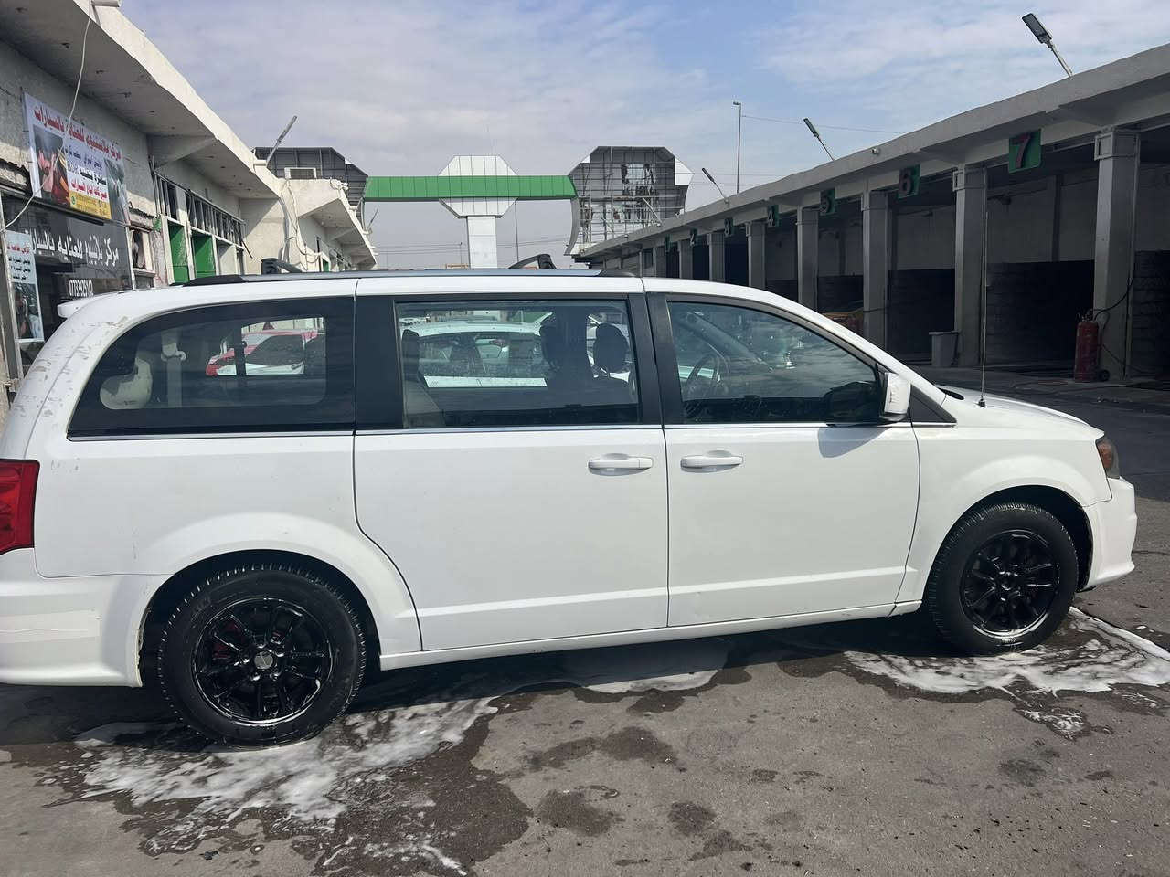 السلام عليكم
دوج كرفان للبيع سياره وارد امريكي حادثه جاملغ وباب صبغ سياره فول ماعده الفتحه  رقم اربيل بسم شركه سياره جاهزه من كلشي مكينه كير حداديه تبريد سوناره موجود
مواصفات السيارات 

بيبان كهرباىيه 
تشغيل عن بعد
مثبت سرعه 
كشنات جلد 
تبريد ثلاث قطع 
تبريد منفصل 
بصمه 
فتح ابواب بصمه 

سياره ماناقصه برقي السعر ١٨٠ 
العنوان البصره 
للاتصال   ***********
