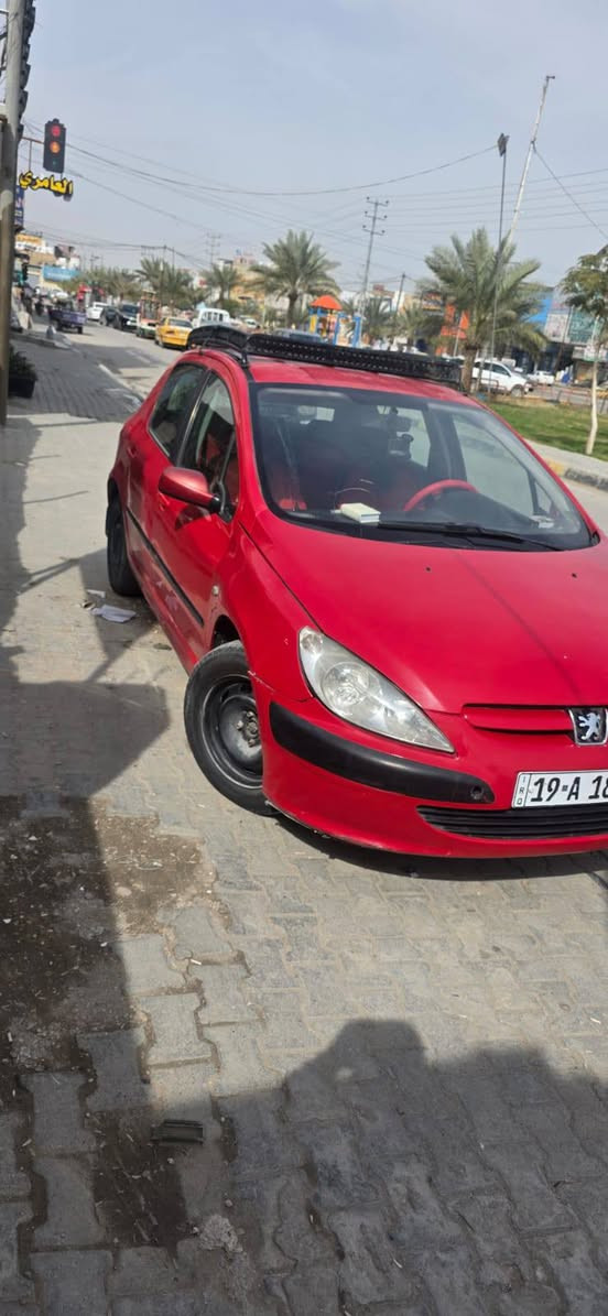 السلام، عليكم،
بيجو فرنسي موديل 2005
تبريد شغال محرك وكير مكفولات 
كير وتماتيك
 شاشه كامره
 تخم تاير جديد
باتري جديد
 جام وتو تحكم مري
***********
