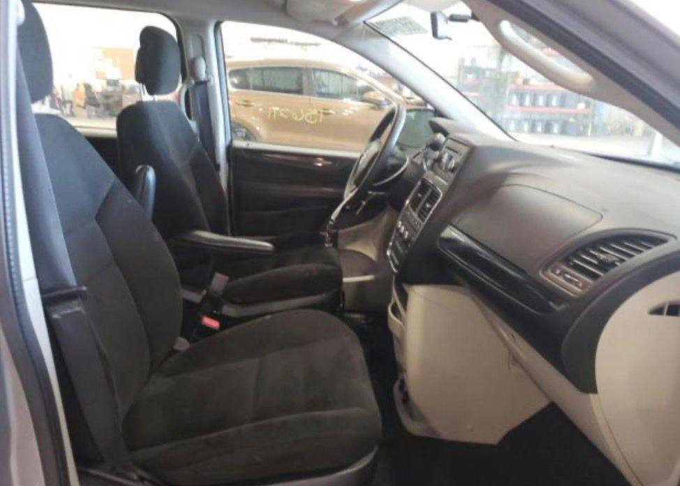 كرفان موديل 14 جاهزه من كلشي بيه قطعتين صبغ وصور الحادث وياها مكينة 3600 رقم بابل بيع أو مراوس سعر 135 مكانه بغداد سبع البور وتوصل ع هذا *********** بيه واتساب
