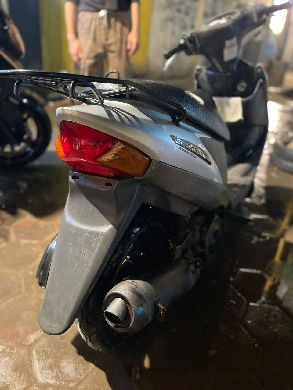 سلام عليكم دراجه ادرس ياباني قديم للبيع دراجه خير من الله كهربائيات شغاله مكينه نضيفه نقصها بس استان وسط فقط السعر 550 وبيها مجال مكاني كوت الشهداء هذا رقمي ***********
