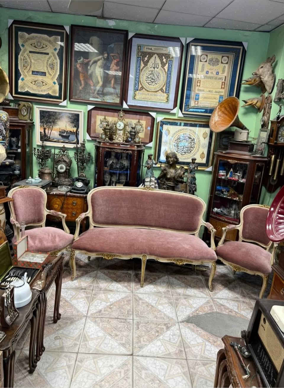 انتهز الفرصة لأمتلاك قطع فنية فريدة .. كن مميزاً ، 
للطلب و الاستفسار يرجى مراسلة الصفحة أو التواصل على الرقم 
***********
، العنوان بغداد - الكسرة قرب ملعب الكشافة ، يوجد لدينا توصيل 

#اكسبلور #انتيك #انتيكا #تحف #لوحات #بغداد #بغداديات #دهوك #اربيل #هولير #السليمانية #سليمانية #موصل #كربلاء #نجف #بصرة #المنصور #اليرموك
