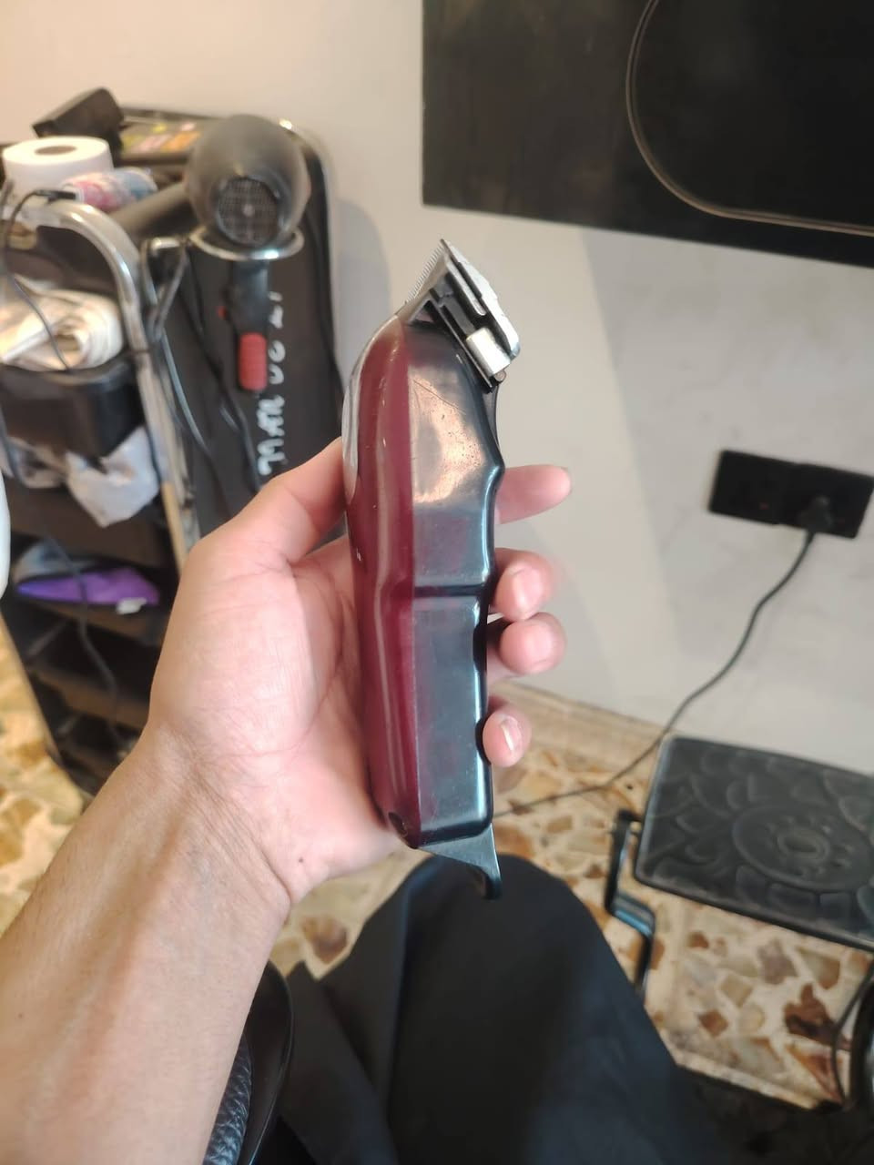 Wahl مكينه امريكي للبيع مستعمله 
***********
مكاني بغداد الحريه
