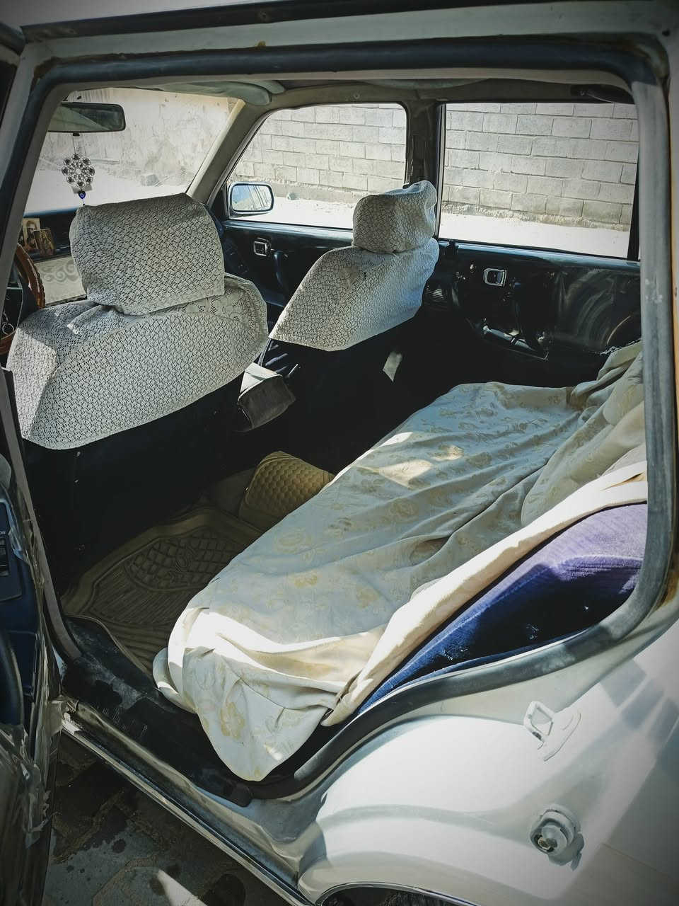 سلام عليكم كراون سيدان اسديشن للبيع سيارة
مكفوله مضرب أو كصه 
كفاله عامه تبريد ثلج 
مكينه ونجي ناعم تخم تاير 
مصبوغة صبغة عامه
62 اوبيه مجال موجود ماسنجر 
رقم ***********
