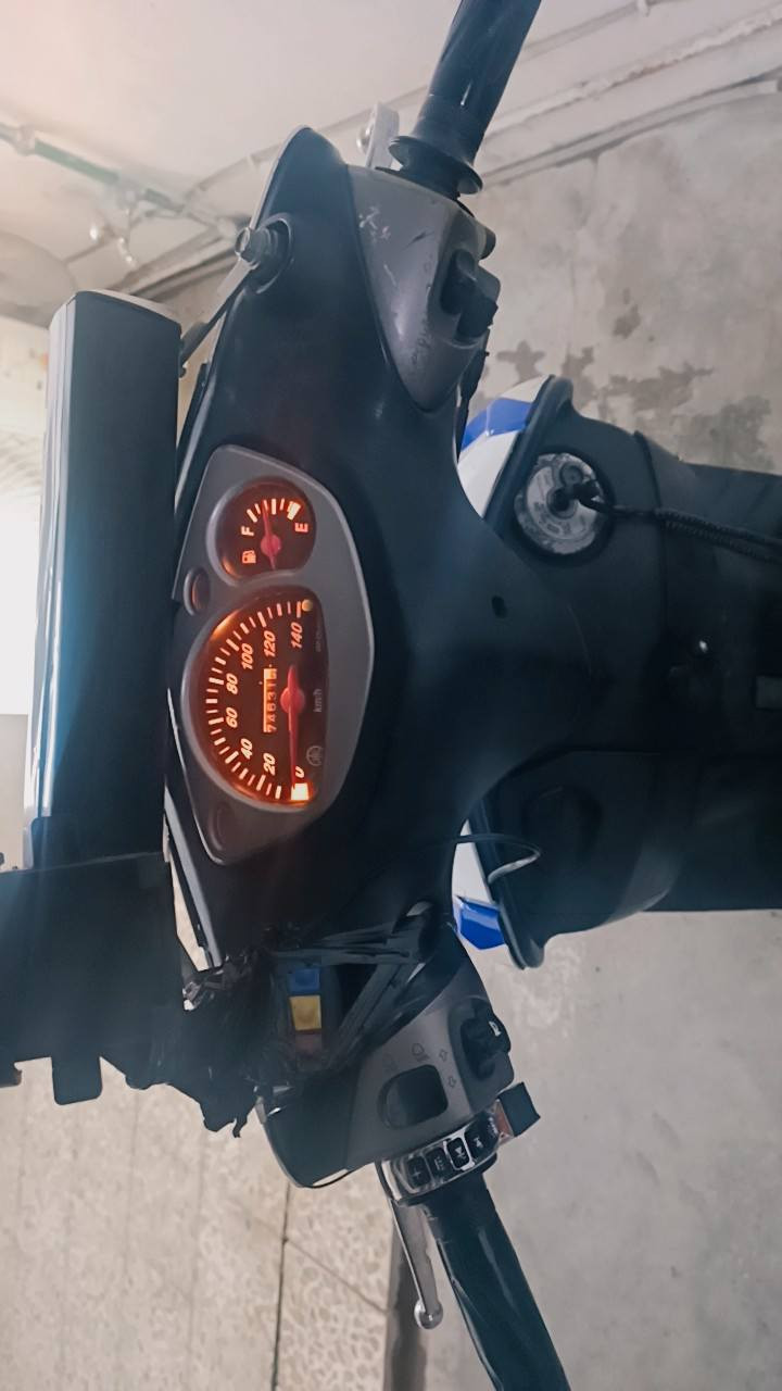 السلام عليكم
دراجه سكنس نثيه للبيع 
الدراجه مكفوله 
المكينه مجفته 
الرقم ***********
 العنوان بغداد
