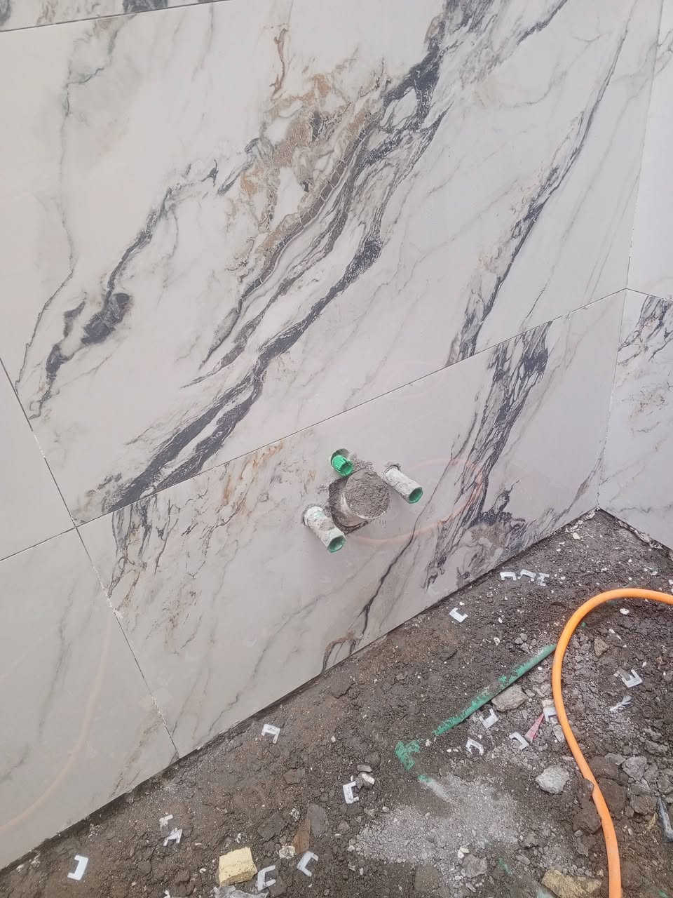 السلام عليكم خلفه سيراميك بورسلين كاشي شغل هندسي *********** في النجف الاشرف بي واتساب او مراسلتنا على الصفحة
