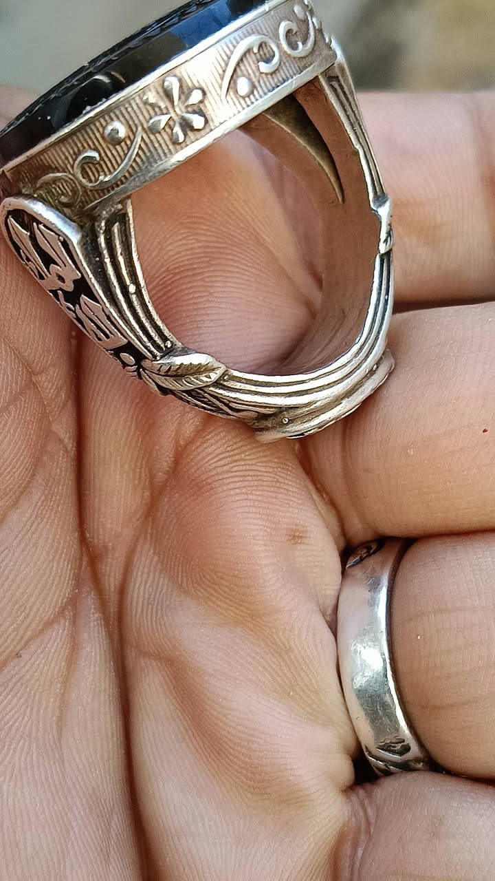 يماني شفه قطعه خشنه صياغه يدويه ثقيله الاستفسار خاص


**إذا كنت صاحب هذا الإعلان وتريد حذفه لأي سبب، رجاءا أرسل رسالة إلى الدعم الفني**