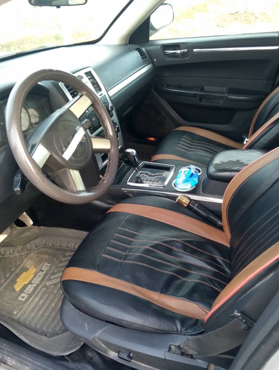 السلام عليكم اوباما موديل 2010اصل كير مكينه مكفولات مكينه 3600 السيارة جاهزه مابيه  نقص حداديه جديدة تخم تاير كهربايات كله شغاله تبريد ثلج السنويه جديده ورقام جدد دولي بيه مكانات صبغ للجماليه الباقي مكفوله من الضربه وتبديل السعر 107 بيه مجال مكاني ميسان رقمي ***********
