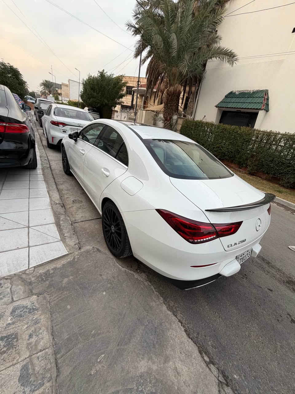 للبيع – مرسيدس CLA 250 
موديل 2020
اللون أبيض لؤلؤي والداخلية بيج فخم 🤍

المواصفات:
 • محرك 2.0 تيربو اقتصادي وقوي بنفس الوقت 
 • كير أوتوماتيك 7 غيارات
 • شاشة مزدوجة (عدادات رقمية + نظام ترفيهي MBUX)
 • تحكم كامل من الستيرنغ 
 • كاميرا خلفية
 • فتحة بانوراما
 • إضاءة داخلية LED بعدة ألوان
 • كراسي جلد كهربائية ويا ذاكرة
 • مساج
 • بصمة تشغيل
 • جناح خلفي رياضي
 • رنكات AMG مقاس 18 🖤

📍 مكان السيارة: بغداد بغداد, العراق


**إذا كنت صاحب هذا الإعلان وتريد حذفه لأي سبب، رجاءا أرسل رسالة إلى الدعم الفني**