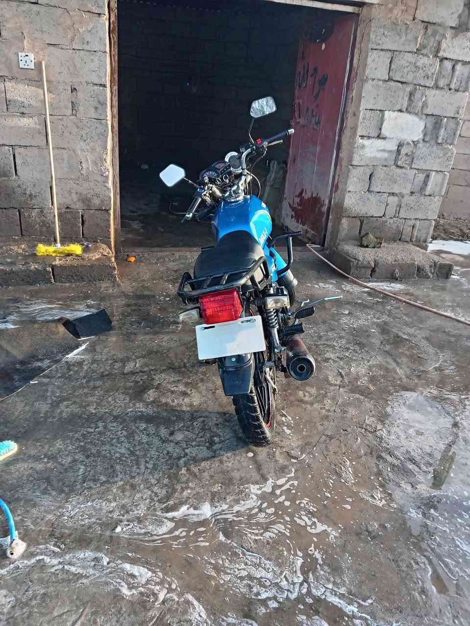 سلام عليكم دراجه بوكسر موديل 23اوراق كامله محرك شرط اسبانه ما ممدوده عليها السعر خاص المكان ديالئ الخالص ما متواجد خاص رقم ***********
