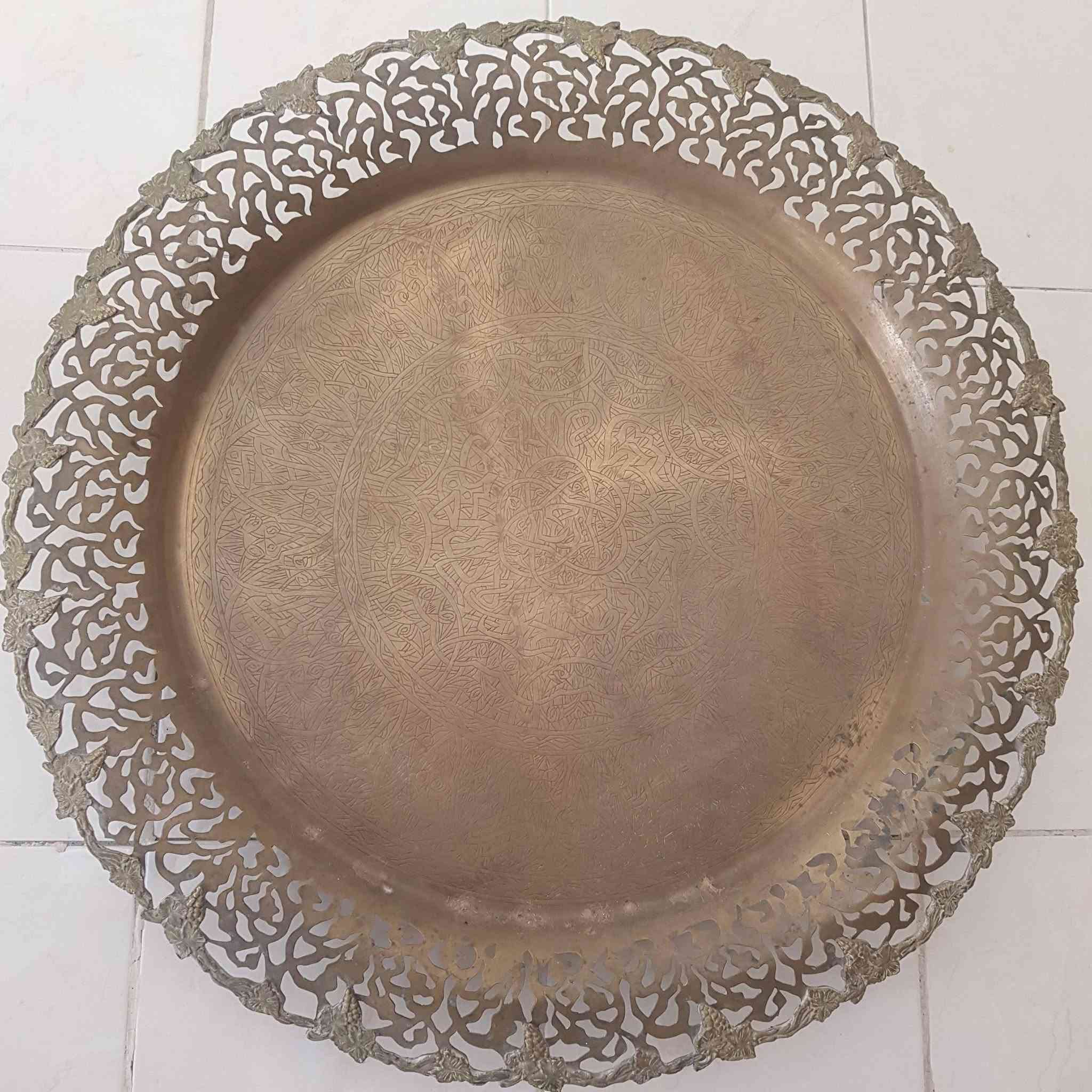 السلام عليكم اخوان صينيه نحاس ثقيل قياس ٧٠ سم نضافه تامه للبيع
***********

