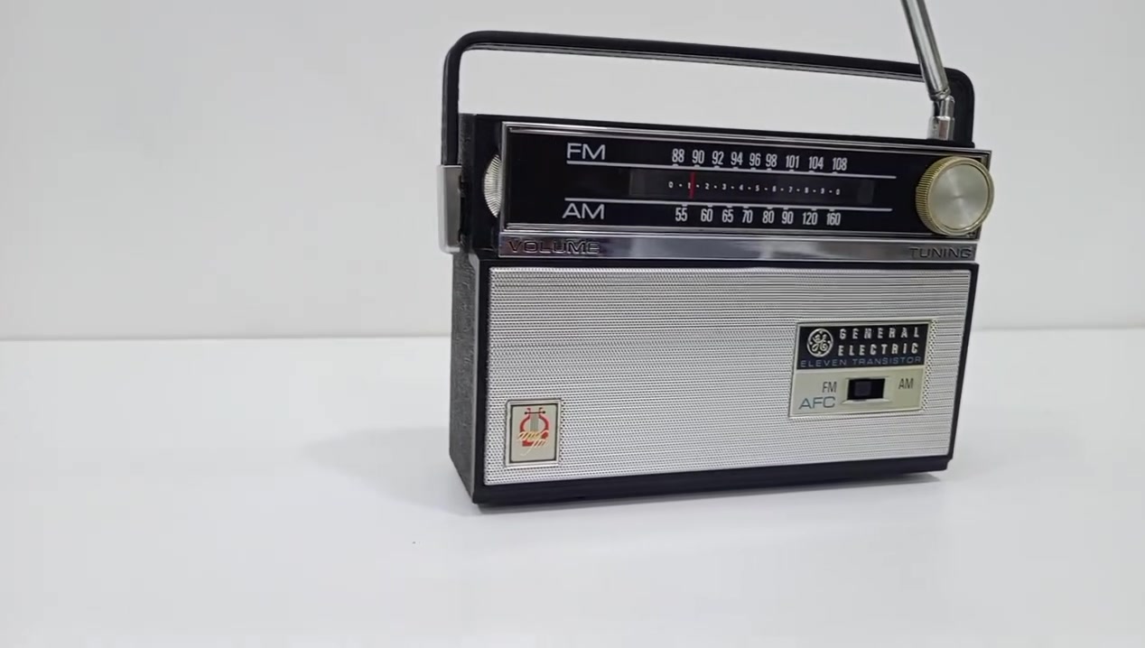 راديو جنرال إلكتريك P1820B
انتاج امريكا 1965
موجات الجهاز FM AM
للاستفسار مراسلة الصفحه


**إذا كنت صاحب هذا الإعلان وتريد حذفه لأي سبب، رجاءا أرسل رسالة إلى الدعم الفني**
